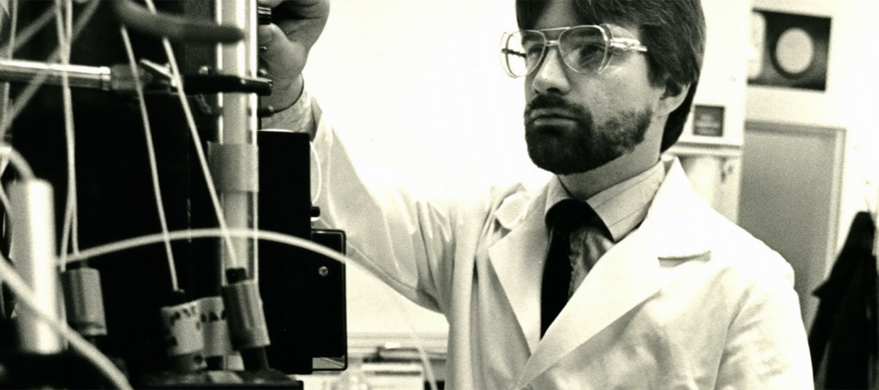 MSD scientist studies the structure of the HIV-1 protease