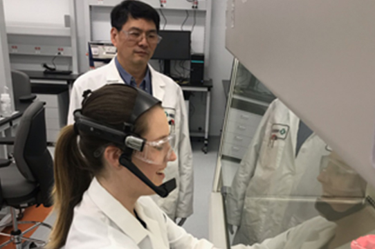 smart glasses in the lab
