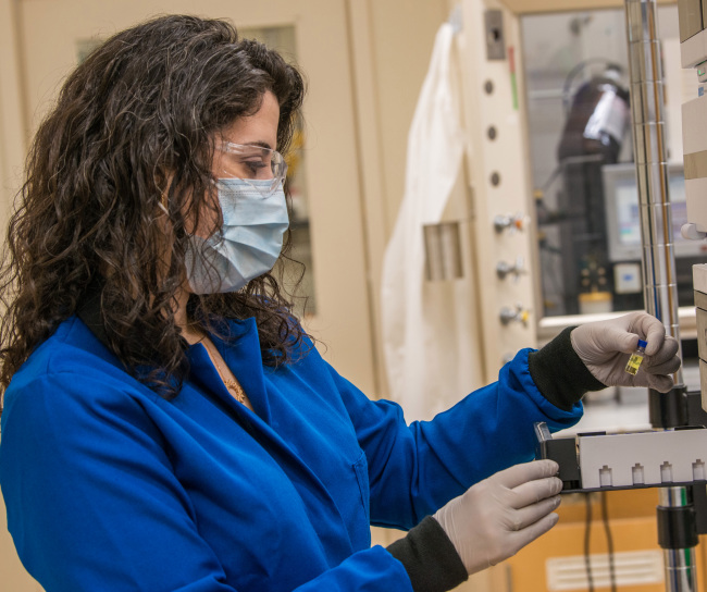 A woman scientist working in the lab