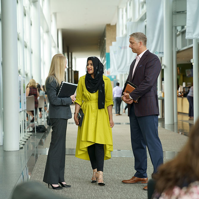 colleagues having a discussion in the office