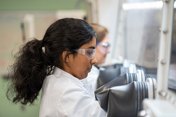 woman scientist using gloves in the lab